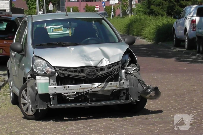 Motor belandt op de kop na aanrijding