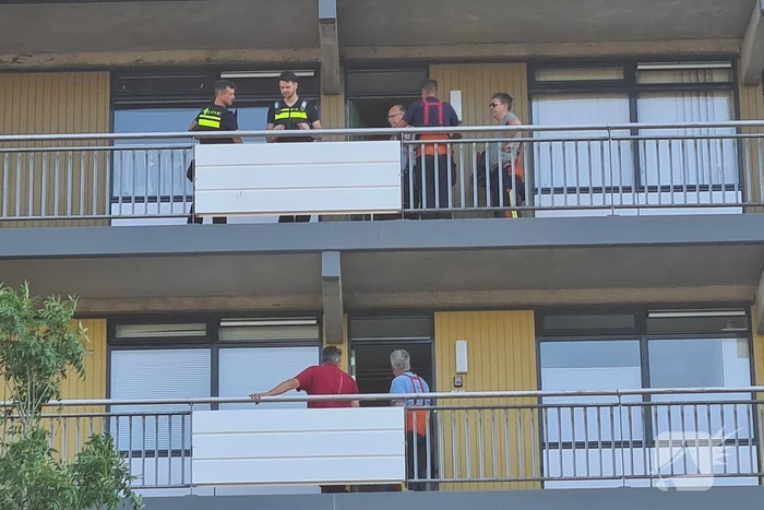 Hulpdiensten breken deur open bij waterlekkage