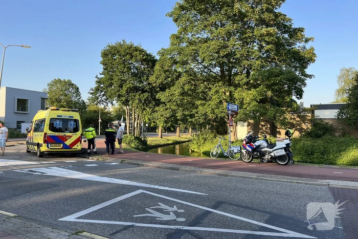 Oudere man in scootmobiel raakt te water