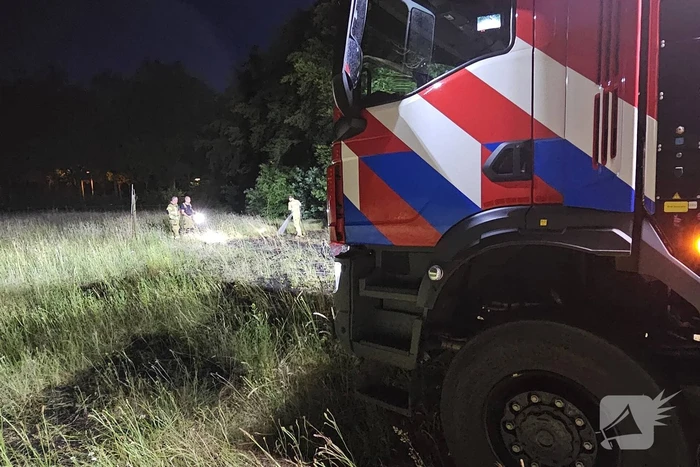 Brandweer blust brand in bosschage
