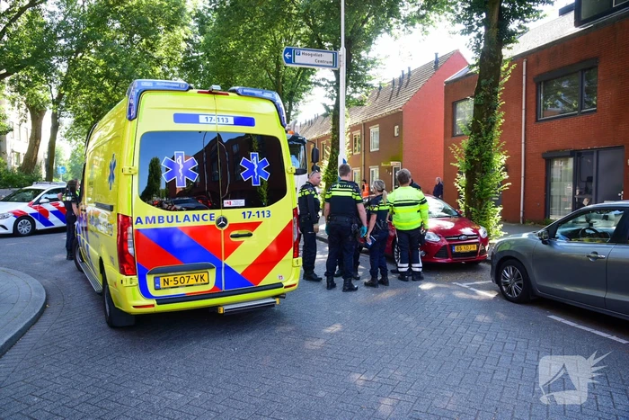 Vrouw zwaargewond bij aanrijding door vuilniswagen