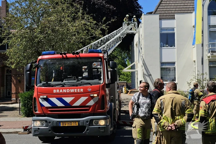 Brand in isolatie van dak