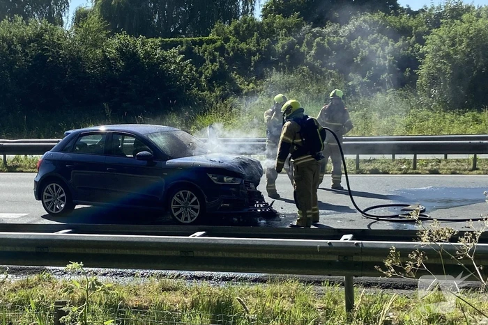 Auto in brand na aanrijding