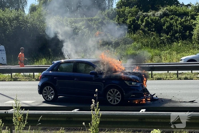 Auto in brand na aanrijding