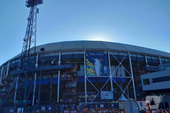 Drukte rondom de Kuip vanwege wedstrijd Nederlands elftal