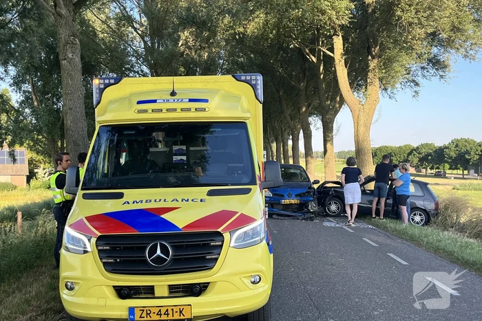 Gewonde bij frontale botsing op dijk