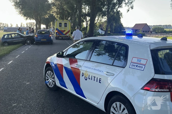Gewonde bij frontale botsing op dijk