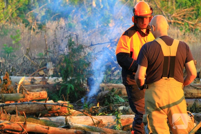 Natuurbrand laait weer op