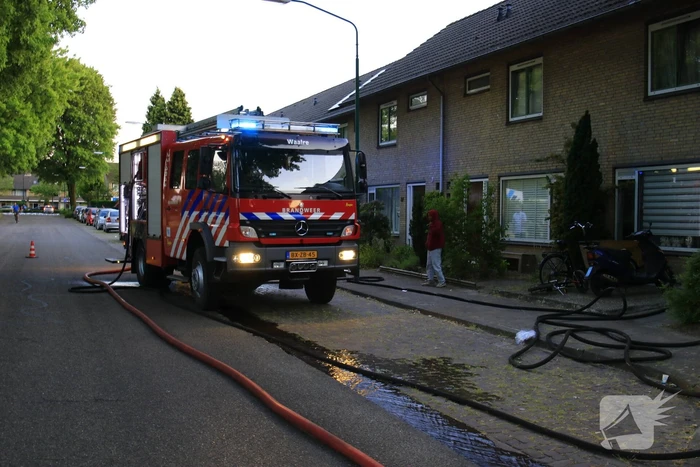 Gewonde bij hevige brand in twee schuren