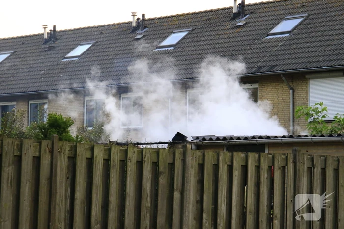 Gewonde bij hevige brand in twee schuren