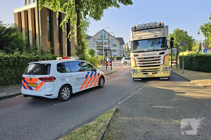 Fietser gewond bij botsing met vrachtwagen