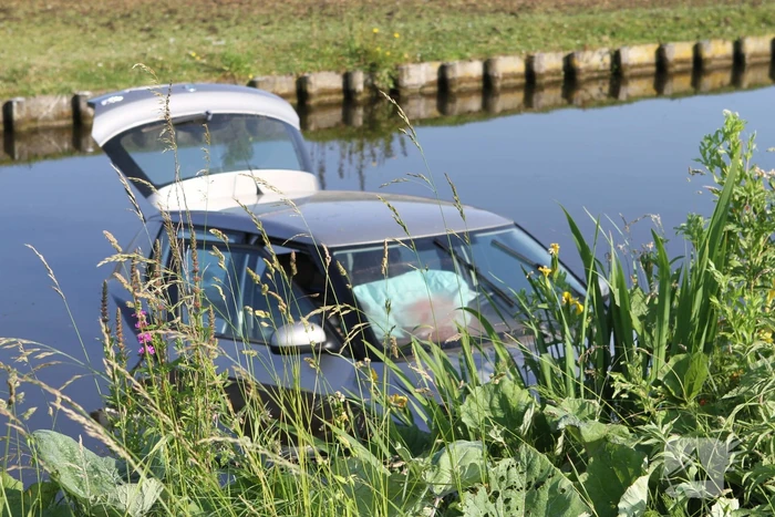 Automobilist eindigt in het water