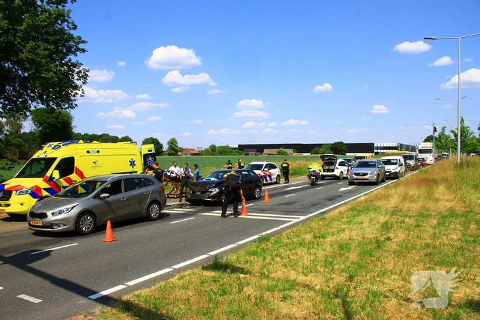 Een gewonde bij kop-staart botsing