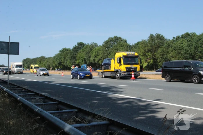 Kop-staart botsing tussen auto en bus