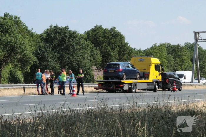 Kop-staart botsing tussen auto en bus