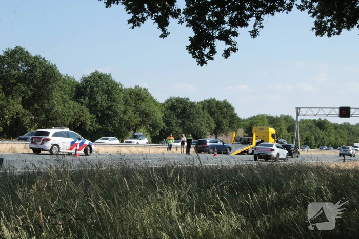 Kop-staart botsing tussen auto en bus