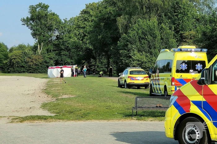 Kind overleden uit water gehaald na lange zoekactie