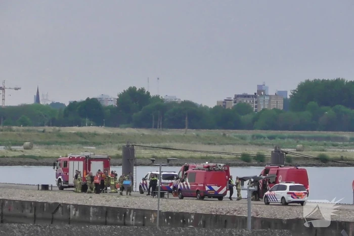 Grote inzet hulpdiensten na melding persoon te water