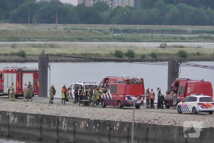 Grote inzet hulpdiensten na melding persoon te water