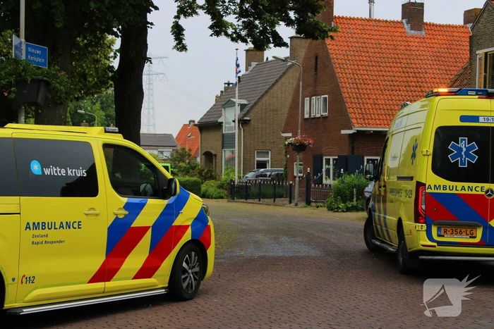Zwaargewonde aangetroffen in auto na melding steekpartij