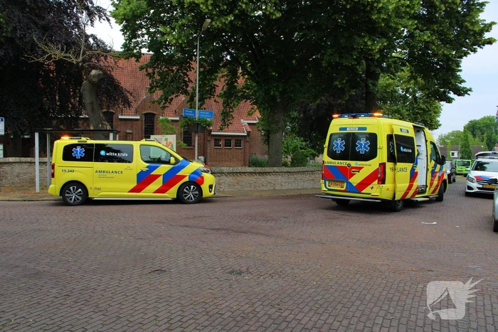 Zwaargewonde aangetroffen in auto na melding steekpartij