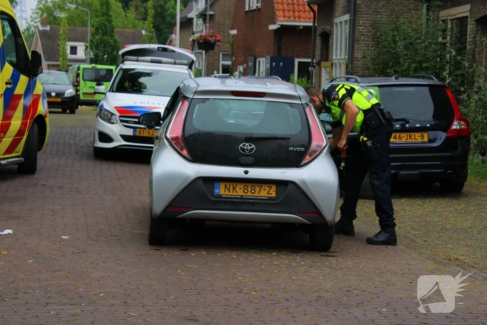 Zwaargewonde aangetroffen in auto na melding steekpartij