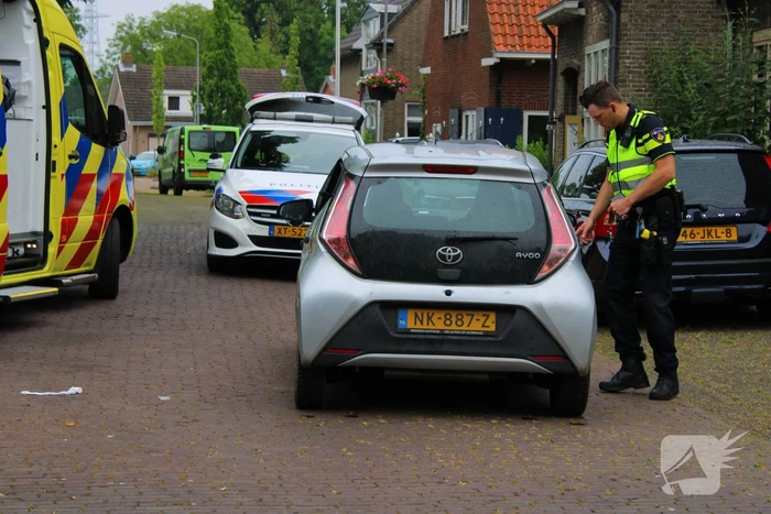 Zwaargewonde aangetroffen in auto na melding steekpartij