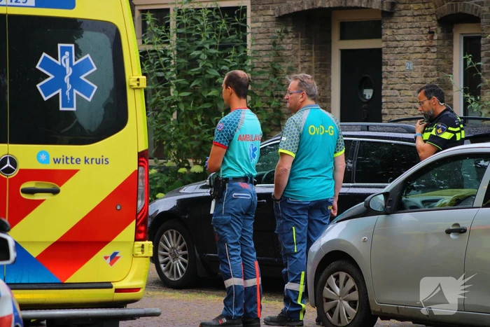 Zwaargewonde aangetroffen in auto na melding steekpartij