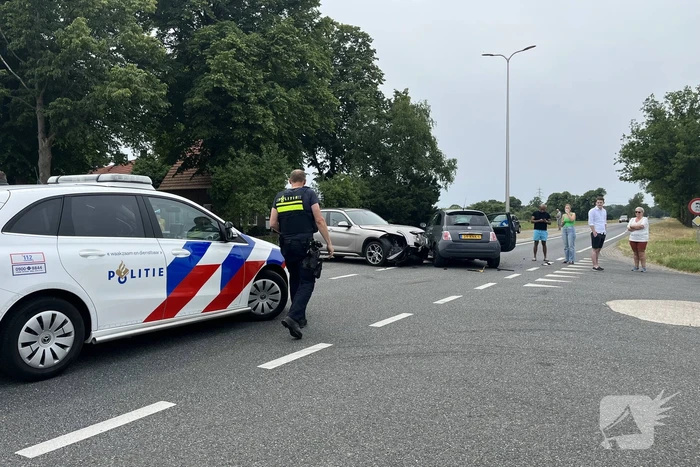 Automobilisten botsen tegen elkaar