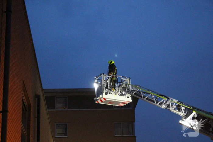 Korte felle brand op dak van woning