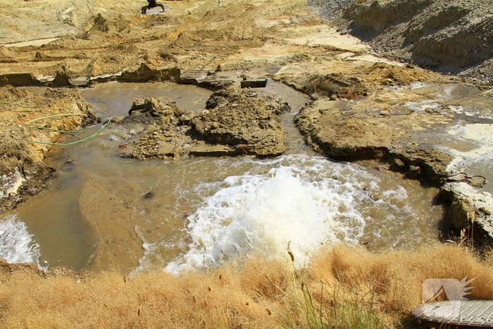 Waterleiding gesprongen op bouwterrein