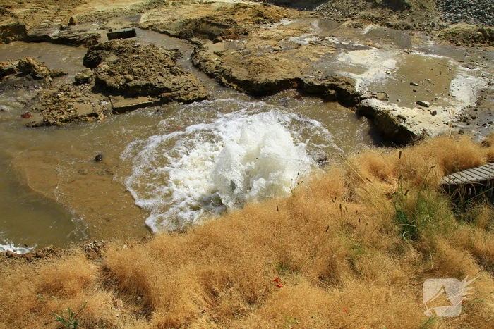 Waterleiding gesprongen op bouwterrein