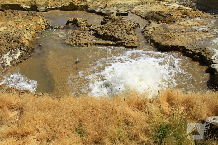 Waterleiding gesprongen op bouwterrein