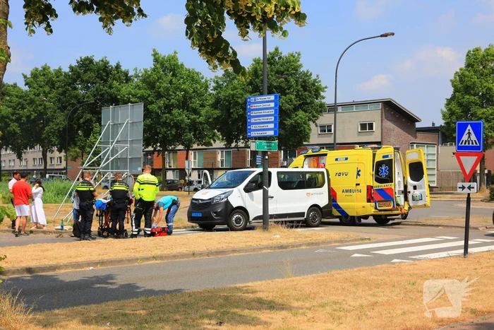 Skateboarder aangereden tijdens oversteken