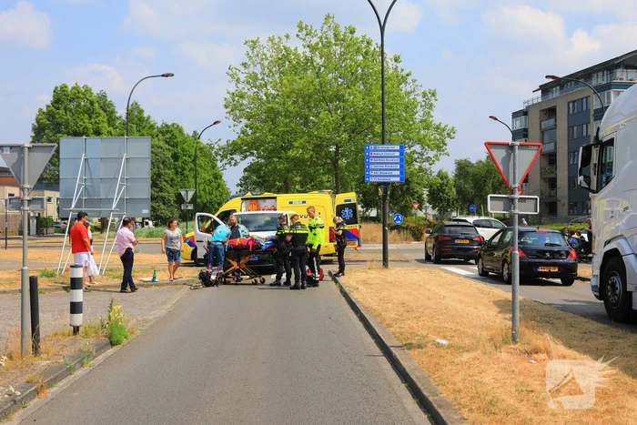 Skateboarder aangereden tijdens oversteken