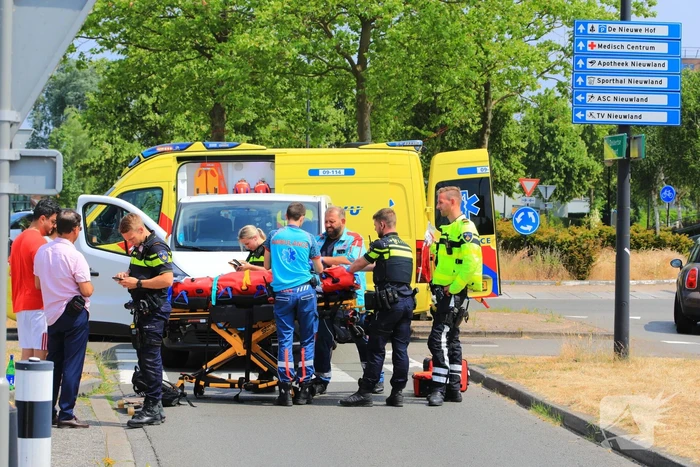 Skateboarder aangereden tijdens oversteken