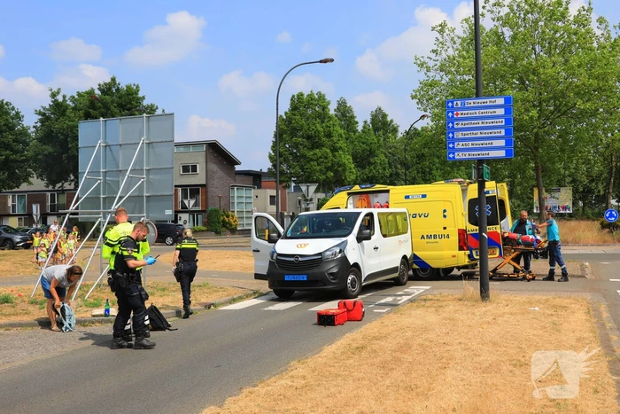Skateboarder aangereden tijdens oversteken