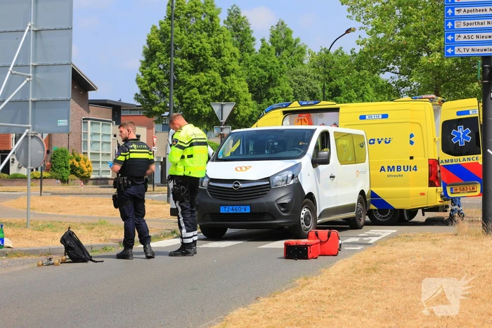 Skateboarder aangereden tijdens oversteken