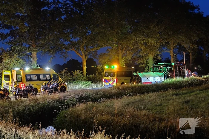 Dode en zwaargewonde bij eenzijdige aanrijding