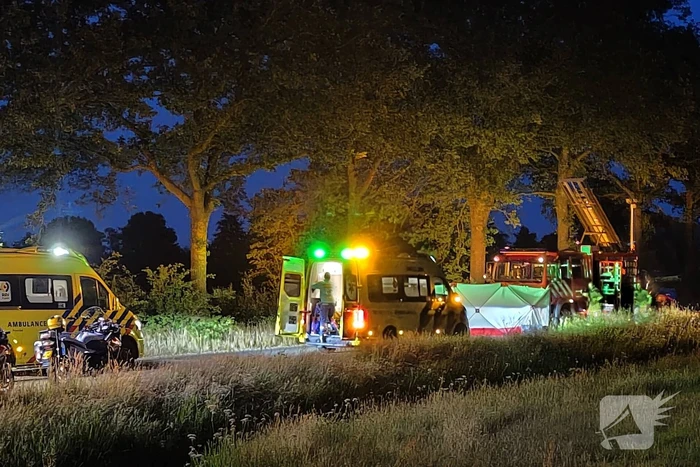 Dode en zwaargewonde bij eenzijdige aanrijding