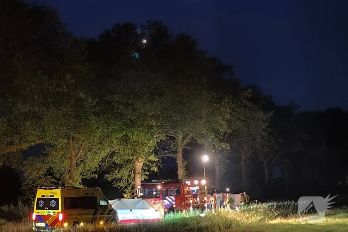 Dode en zwaargewonde bij eenzijdige aanrijding
