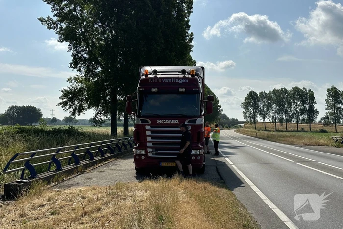 Flinke schade bij aanrijding met vrachtwagen