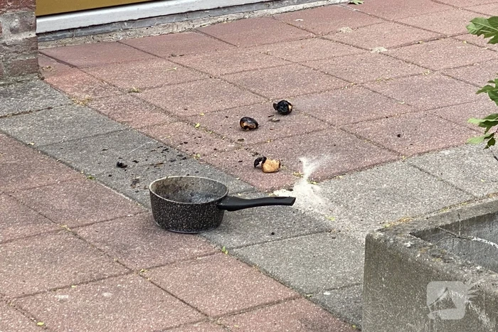 Rookmelder van de buren waarschuwt voor woningbrand