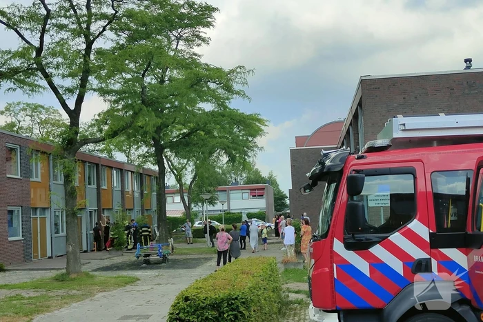 Rookmelder van de buren waarschuwt voor woningbrand