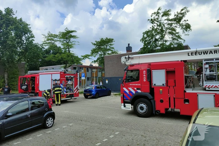 Rookmelder van de buren waarschuwt voor woningbrand