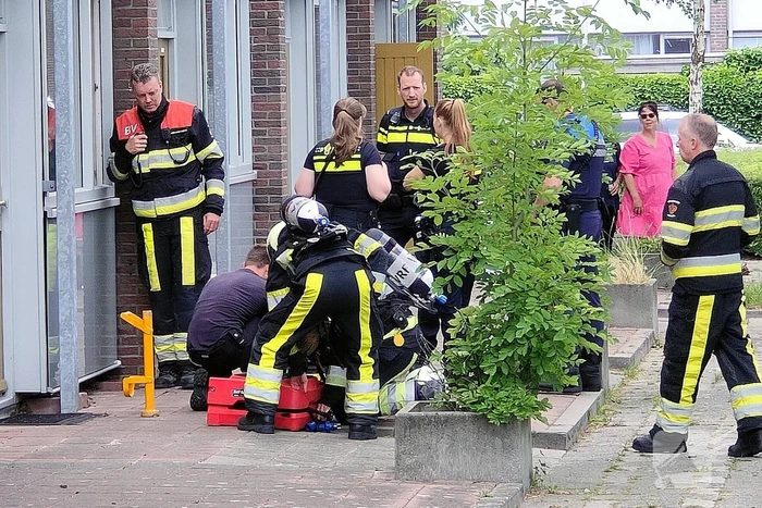 Rookmelder van de buren waarschuwt voor woningbrand