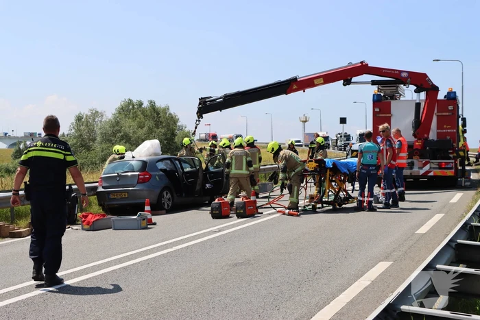 Zeelandbrug afgesloten door ernstig ongeval