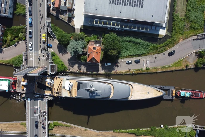 Veel bekijks bij voorbijvarend megajacht Obsidian