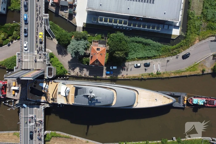 Veel bekijks bij voorbijvarend megajacht Obsidian