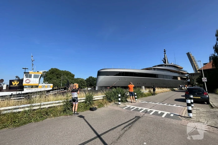 Veel bekijks bij voorbijvarend megajacht Obsidian